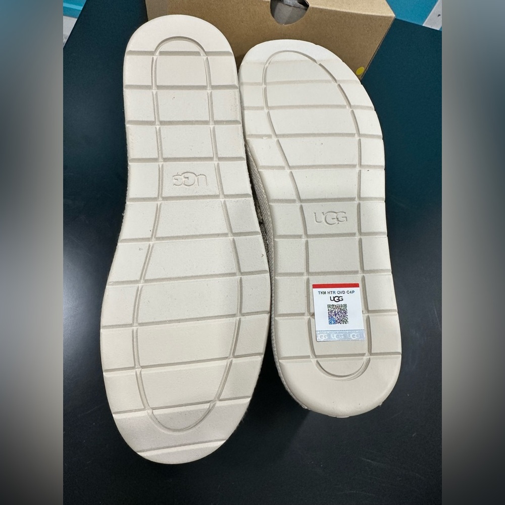 UGG - Women's Luciah Slip-On - Size 7 - Picture 7 of 8